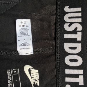 Urban Outfitters Nike Leggings